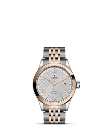 m91351-0001_upright-wh-std-grid-1736439145