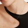 Collana con lettera V