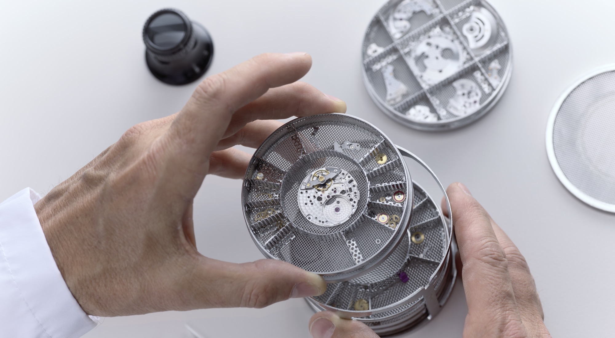 La procedura della revisione completa degli orologi Rolex - Gioielleria Benetti