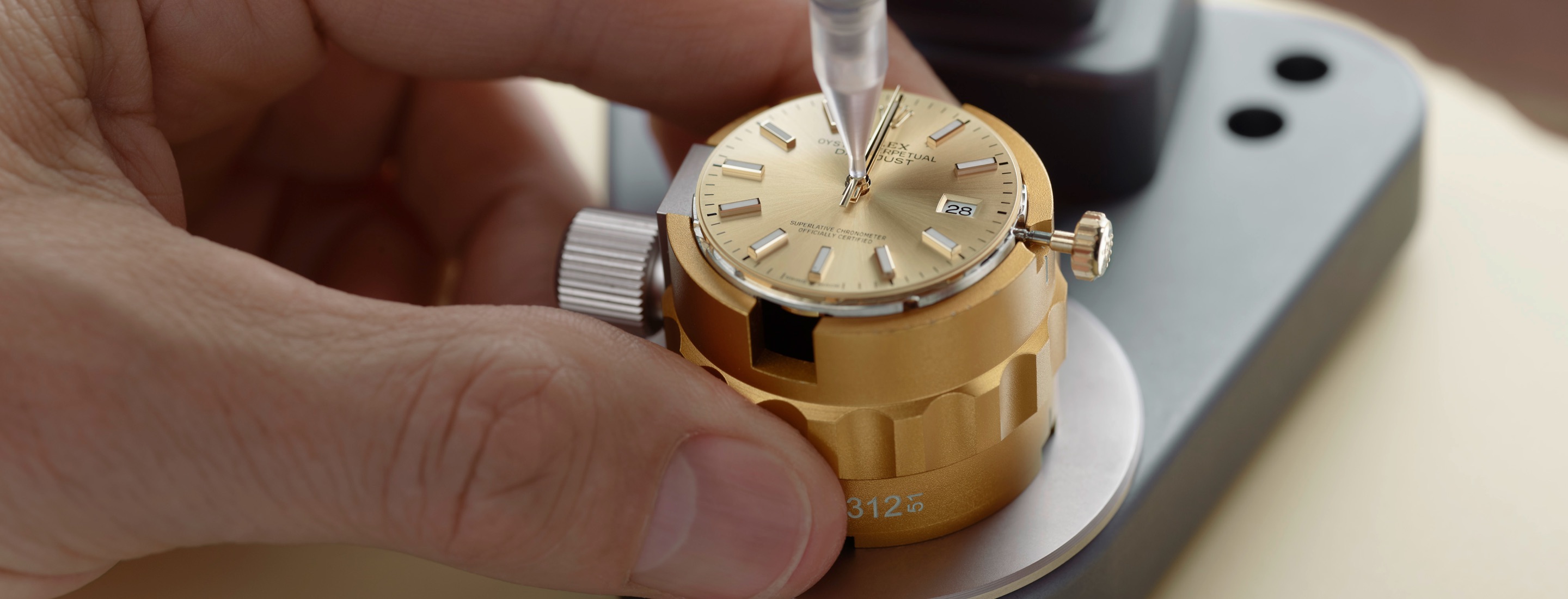 La procedura della revisione completa degli orologi Rolex - Gioielleria Benetti